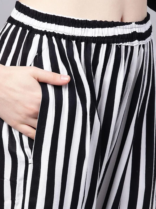 ISHIN ISHIN Women Black Solid Kurta with Trousers Set