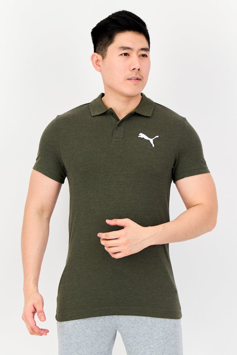 PUMA قميص بولو قصير الأكمام للرجال بتصميم ضيق مع شعار العلامة التجارية، زيتوني - Image 1