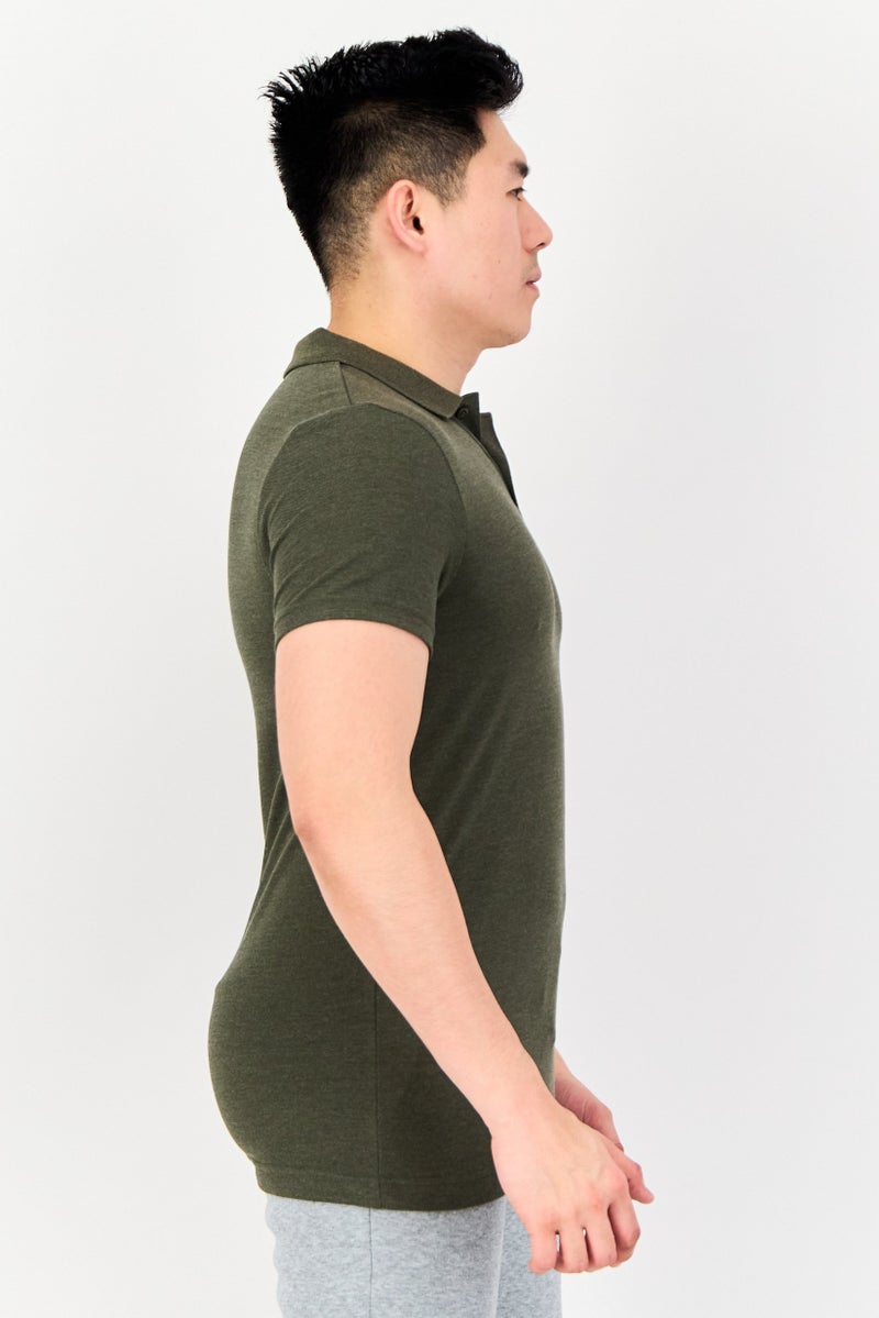 PUMA قميص بولو قصير الأكمام للرجال بتصميم ضيق مع شعار العلامة التجارية، زيتوني - Image 4