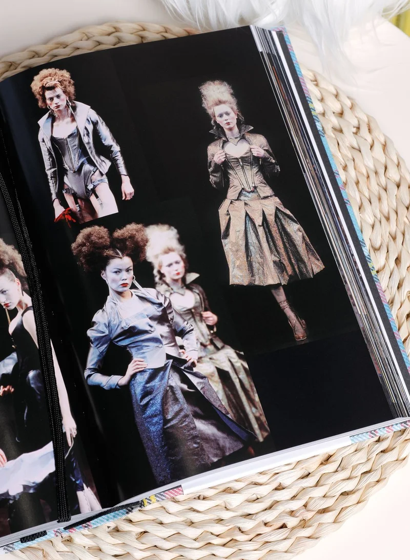 THAMES Vivienne Westwood Catwalk