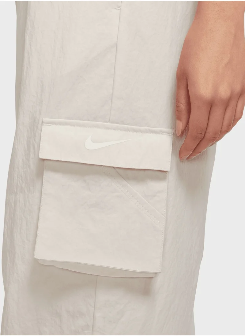 Nike Essential High-Rise Woven Cargo Pants