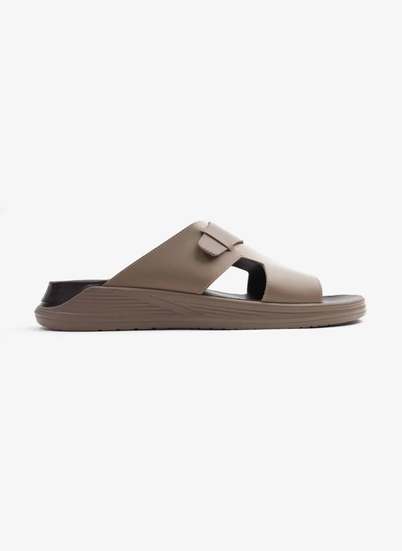 UOMO كافالير UOMO CAVALIER CLASSIC SANDALS BUCKLE STRAPS