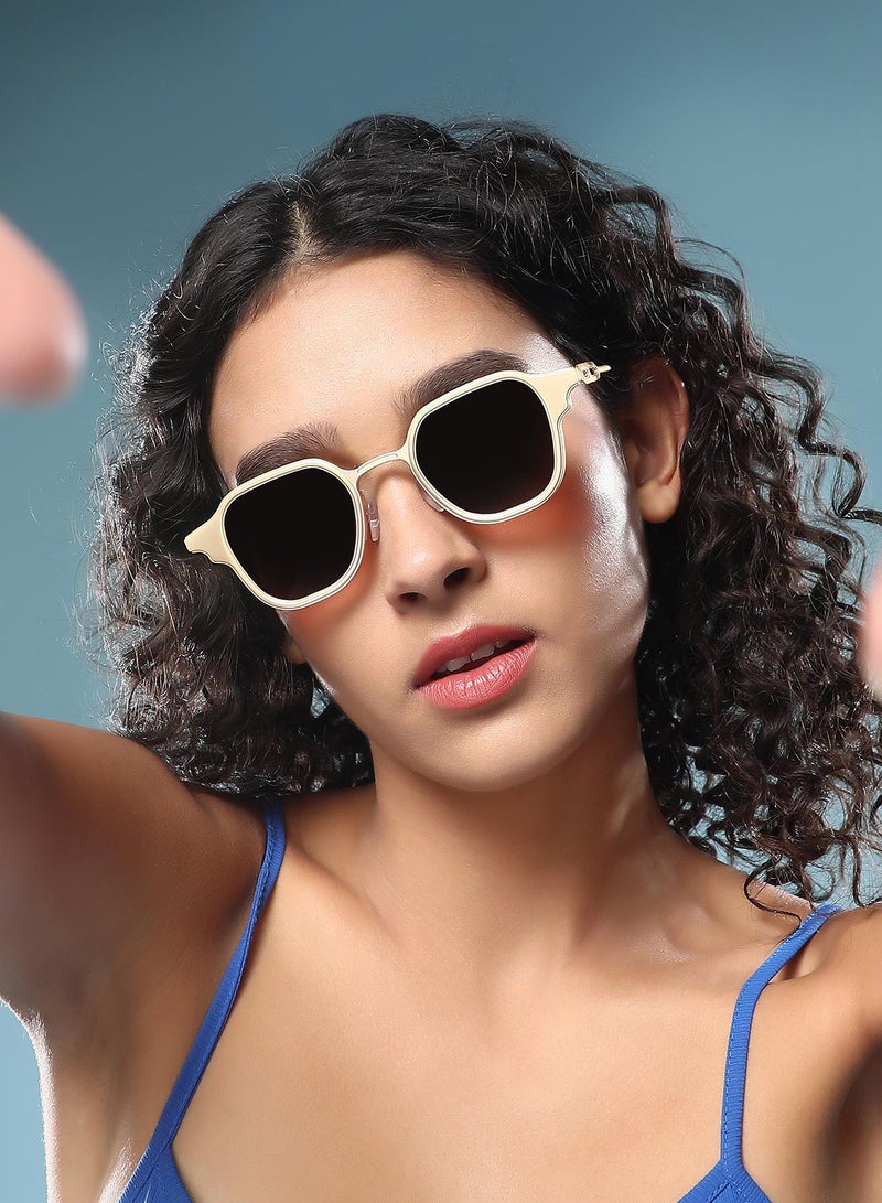 صوص هاوت نظارة شمسية بإطار واي فيرر كامل الحواف مع حماية من الأشعة الشمسية للنساء  - Image 4