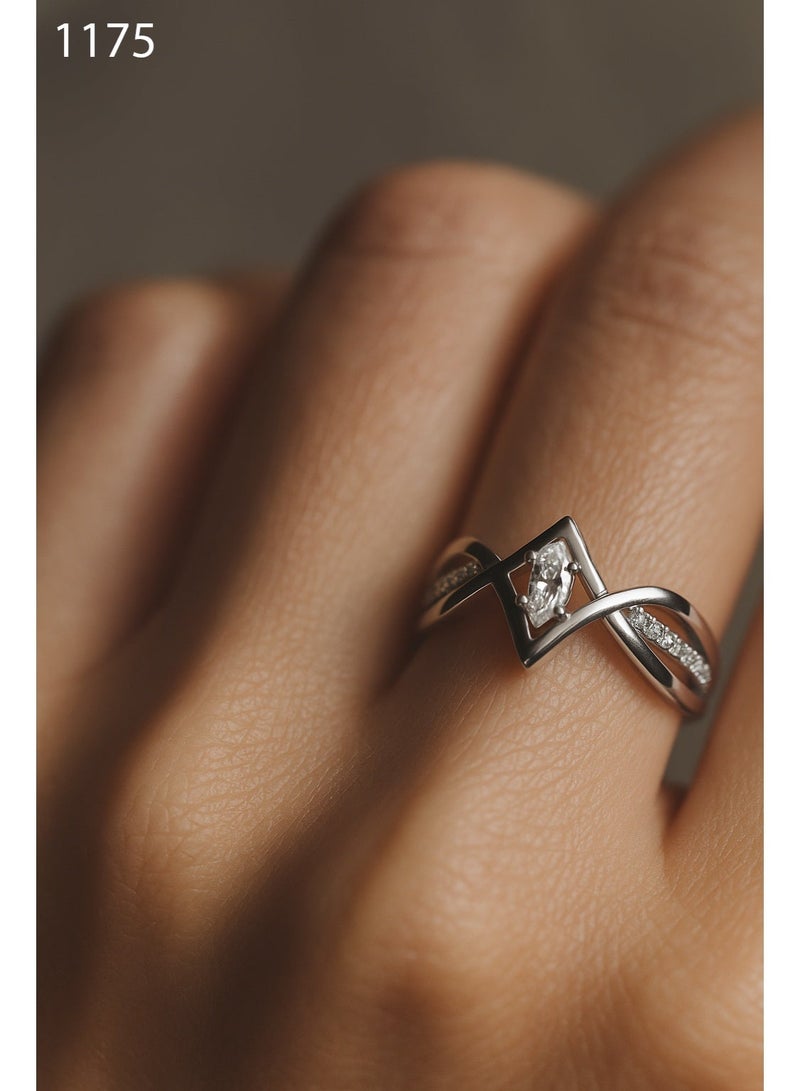 ثري دايموندز خاتم فضة بلوري مربع هندسي - مطلي بالبلاتين والروديوم، مجوهرات نسائية عصرية في علبة هدايا - Image 1