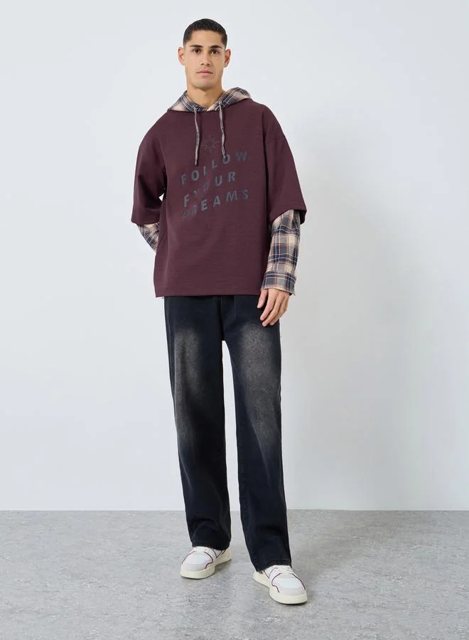 تايك تو هودي رجالي خمري بنقشة مربعات مطبع بشعار