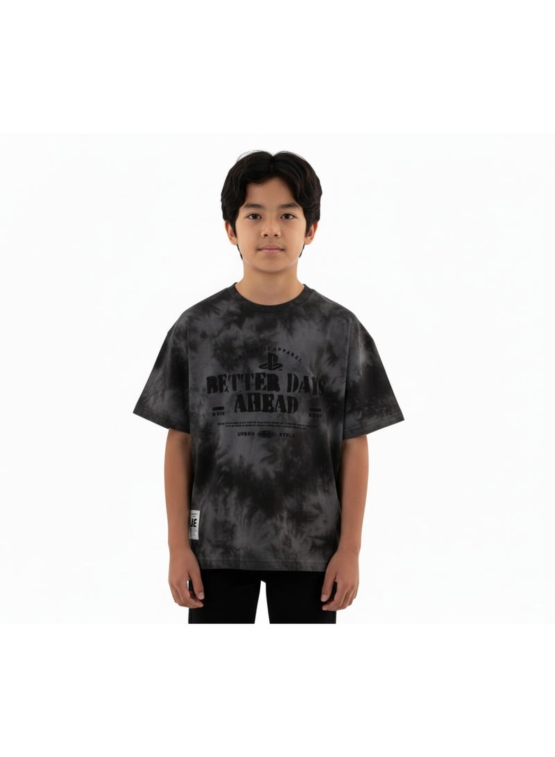 جوانا تي شيرت أولاد برقبة دائرية وأكمام قصيرة مع عبارات "أيام أفضل قادمة" - أسود - سنتان - Image 1