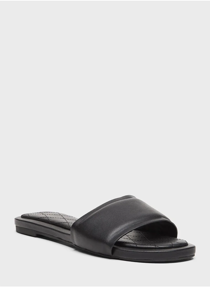 shoexpress Flat Sandals