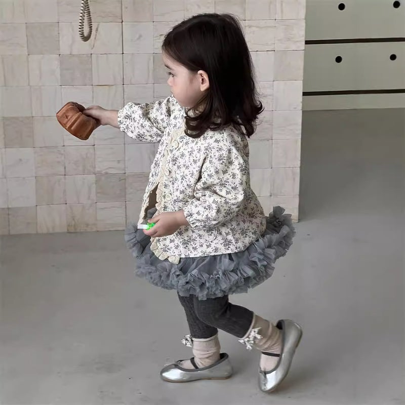 Baby autumn 2024 autumn womens early autumn clothes Korean childrens clothing girls wear suit childrens foreign style coat Gray cake skirt (divided into s and m sizes)