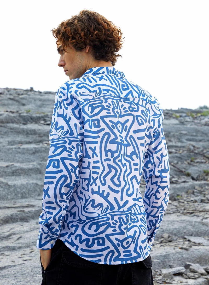 Campus Sutra Men's Azure Blue & Daisy White Contrast Graffiti Shirt