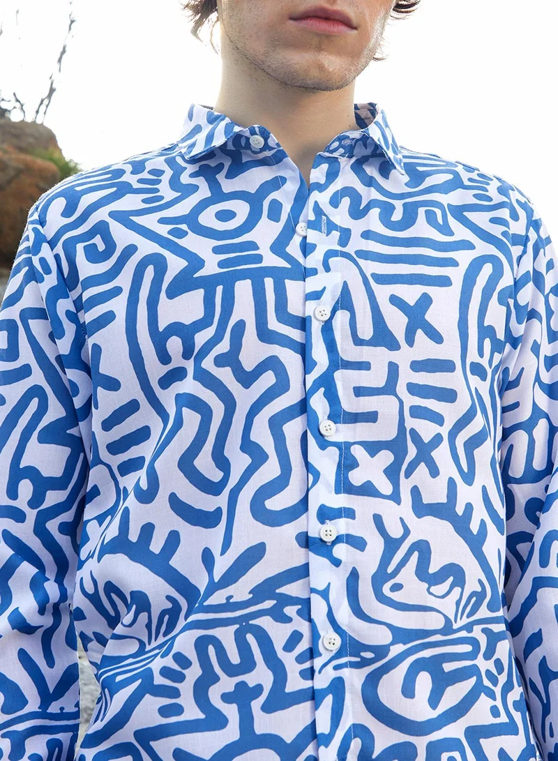 Campus Sutra Men's Azure Blue & Daisy White Contrast Graffiti Shirt