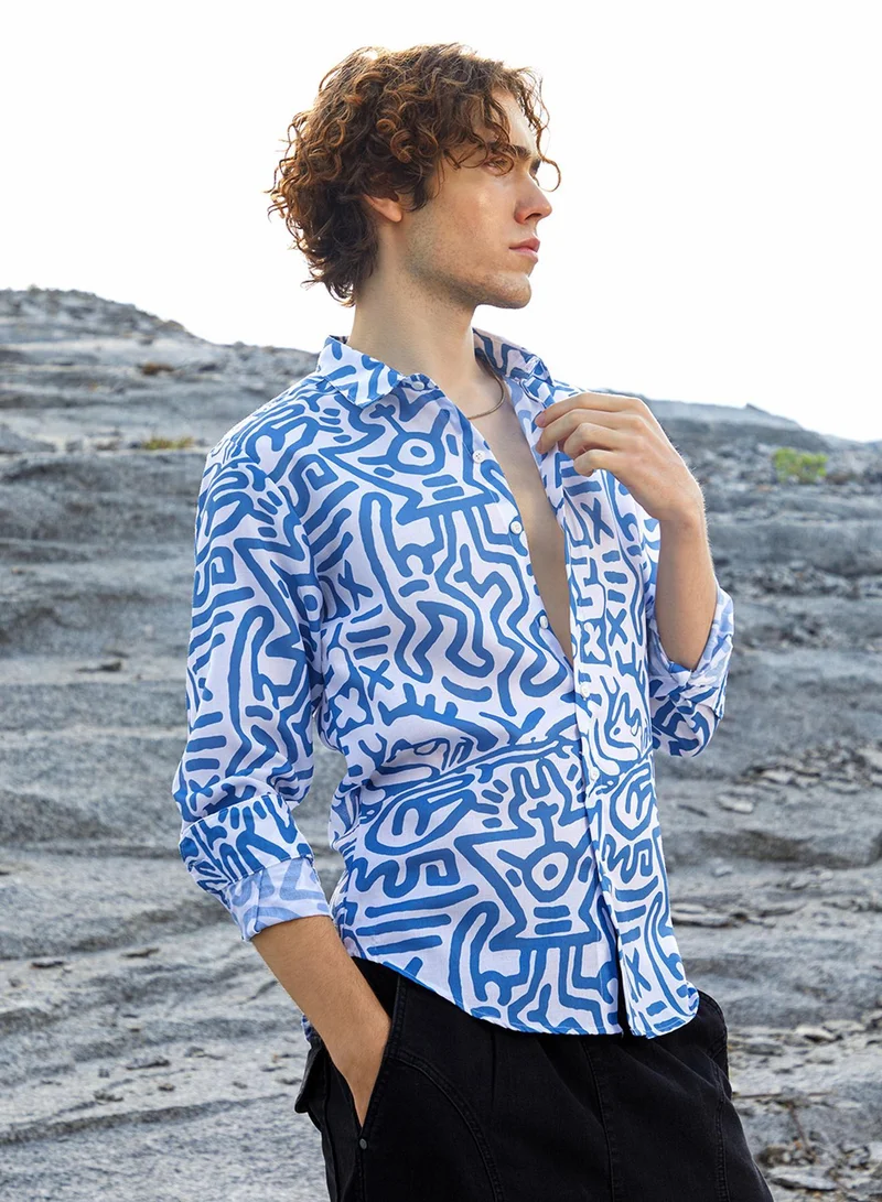 Campus Sutra Men's Azure Blue & Daisy White Contrast Graffiti Shirt