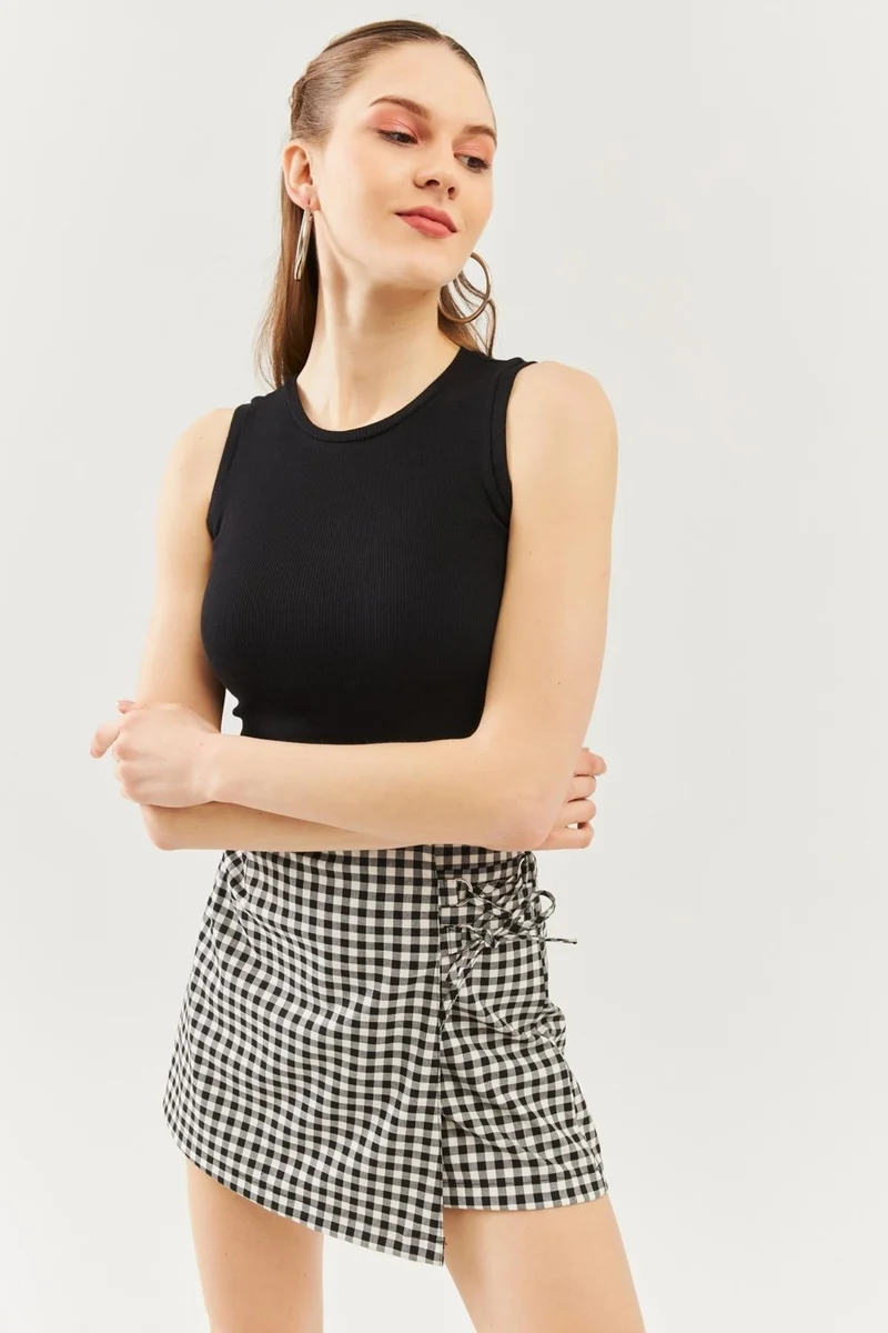 بوتيكجيز Black Zero Sleeve Crew Neck Fitted 100% Cotton Camisole Flexible Crop Blouse