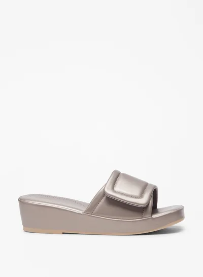 فلورا بيلا من شو إكسبرس Women Solid Slip-On Flatform Heels Sandals
