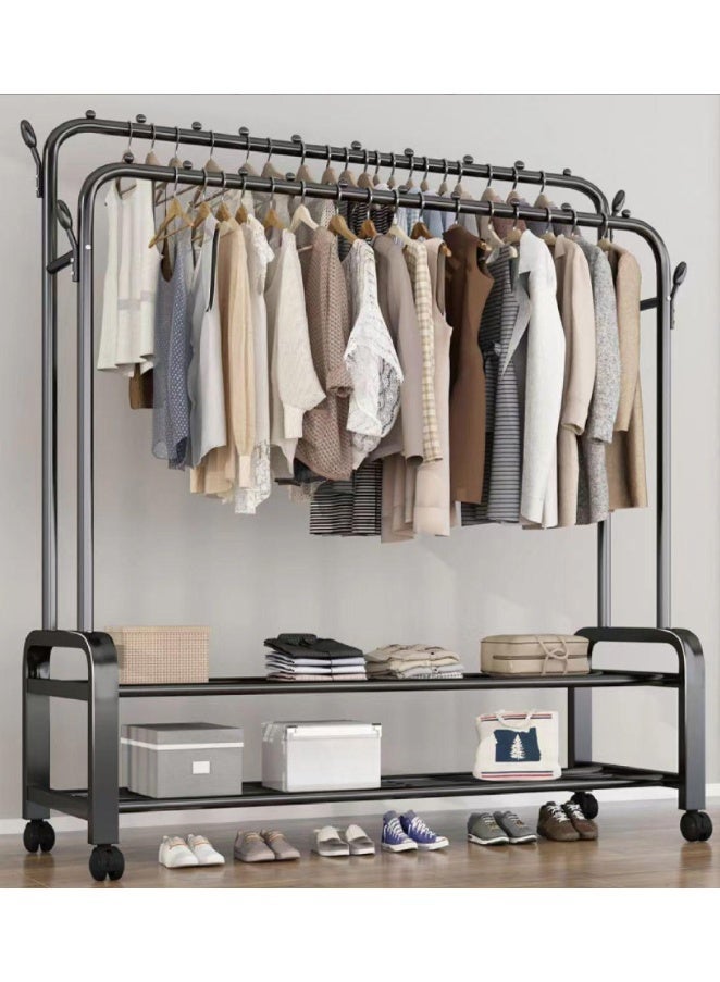حامل ملابس معدني قوي مقاوم للحرب بقضيب مزدوج مع عجلات، حامل ملابس محمول مع أرفف وخطافات، علاقة متينة لتعليق الملابس، حامل خزانة متعدد الوظائف لغرفة النوم (110 × 55 × 150 سم)