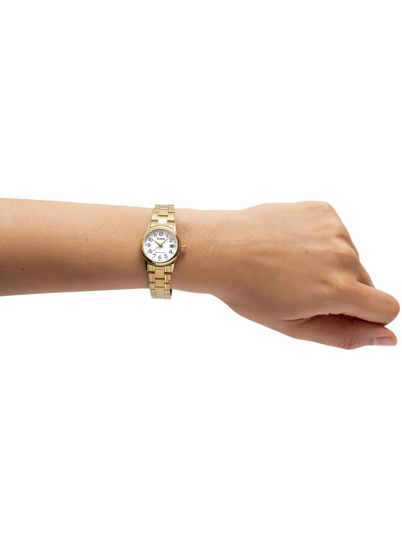 CASIO Analog Women’s Watch LTP‑V002G‑7B2UDF, 31 mm Stainless Steel Case, White Dial & Gold Stainless Steel Band, Water Resistant - Image 3