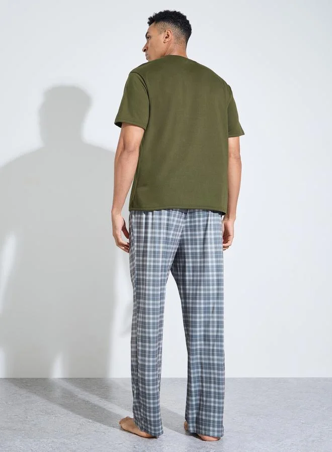 Styli  Olive Solid Short Sleeves T-Shirt and Checked Straight Leg Pants Pyjama Set for Men | Best Price UAE