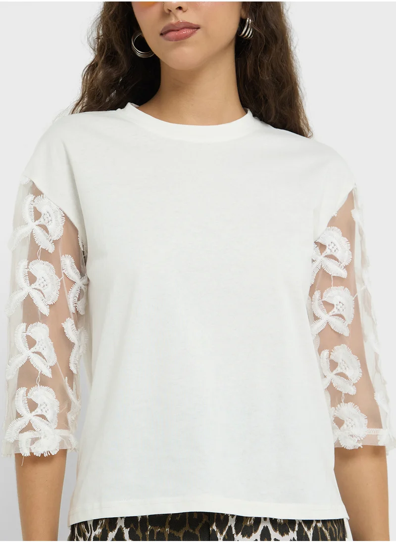 جينجر Lace Sleeve Detail Crew Neck T-shirt