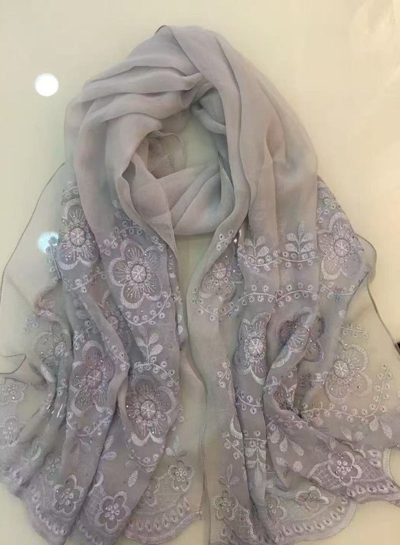 وشاح مزخرف بالحرير 