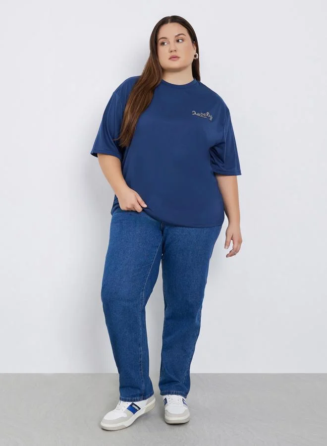 ستايلي تيشيرت مزين بعبارة - مقاس كبير