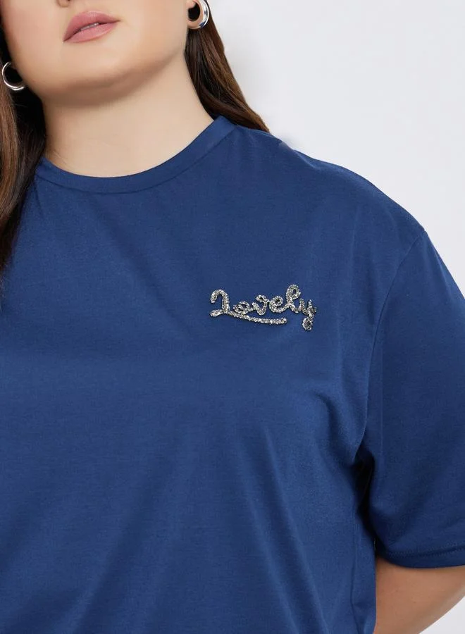 Styli Styli Plus Size Navy Blue Embellished Slogan T-Shirt