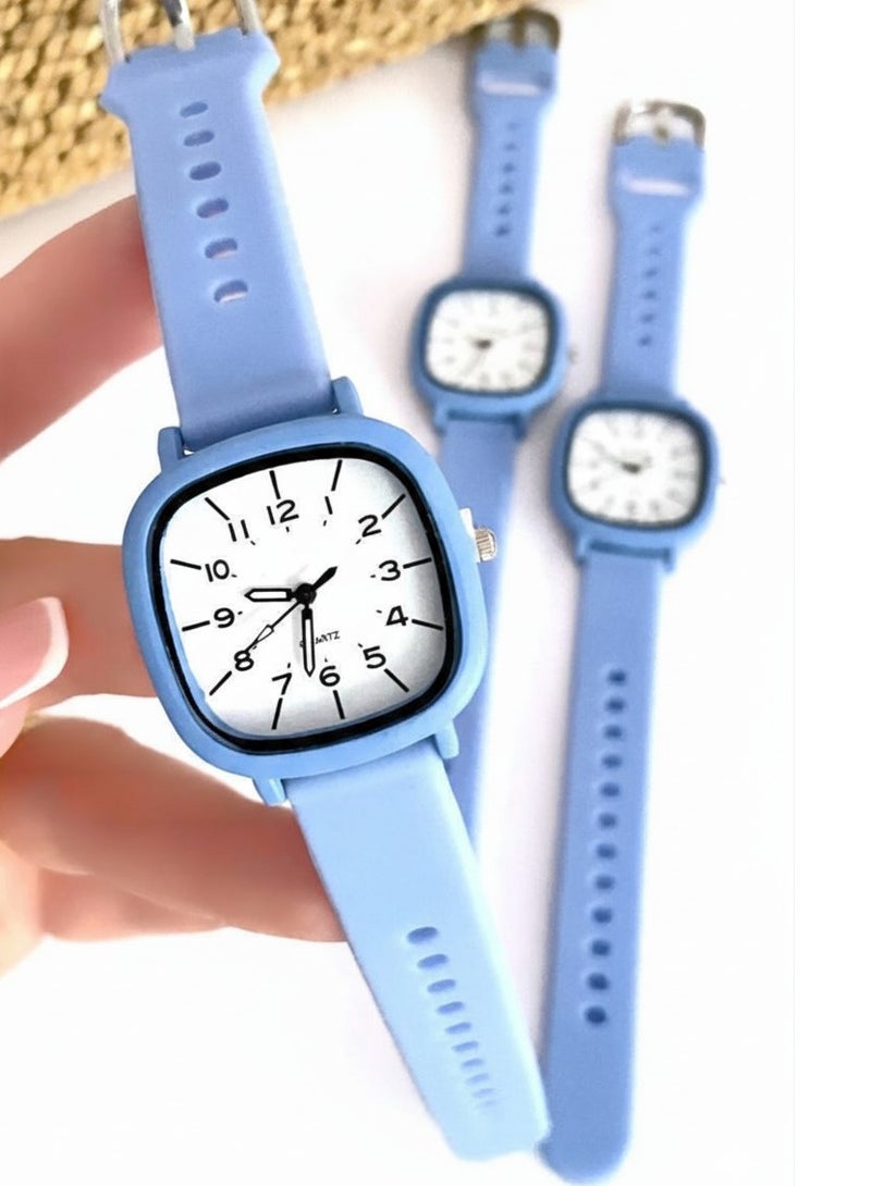 Women's Water Resistant  Watch With plastic strap  Colur