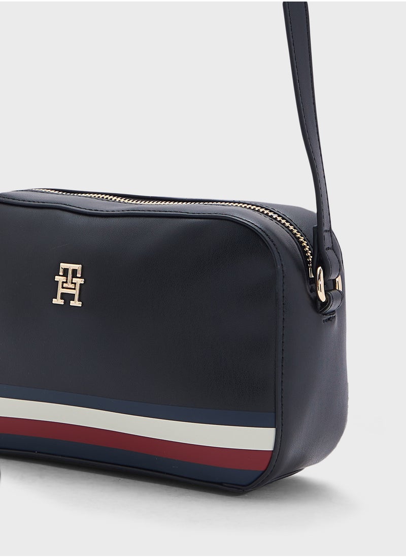 TOMMY HILFIGER logo zip through crossbody  - Image 4