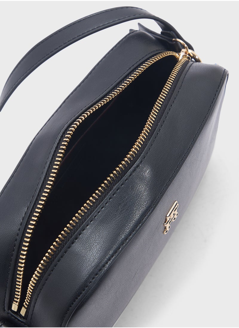 TOMMY HILFIGER logo zip through crossbody  - Image 5