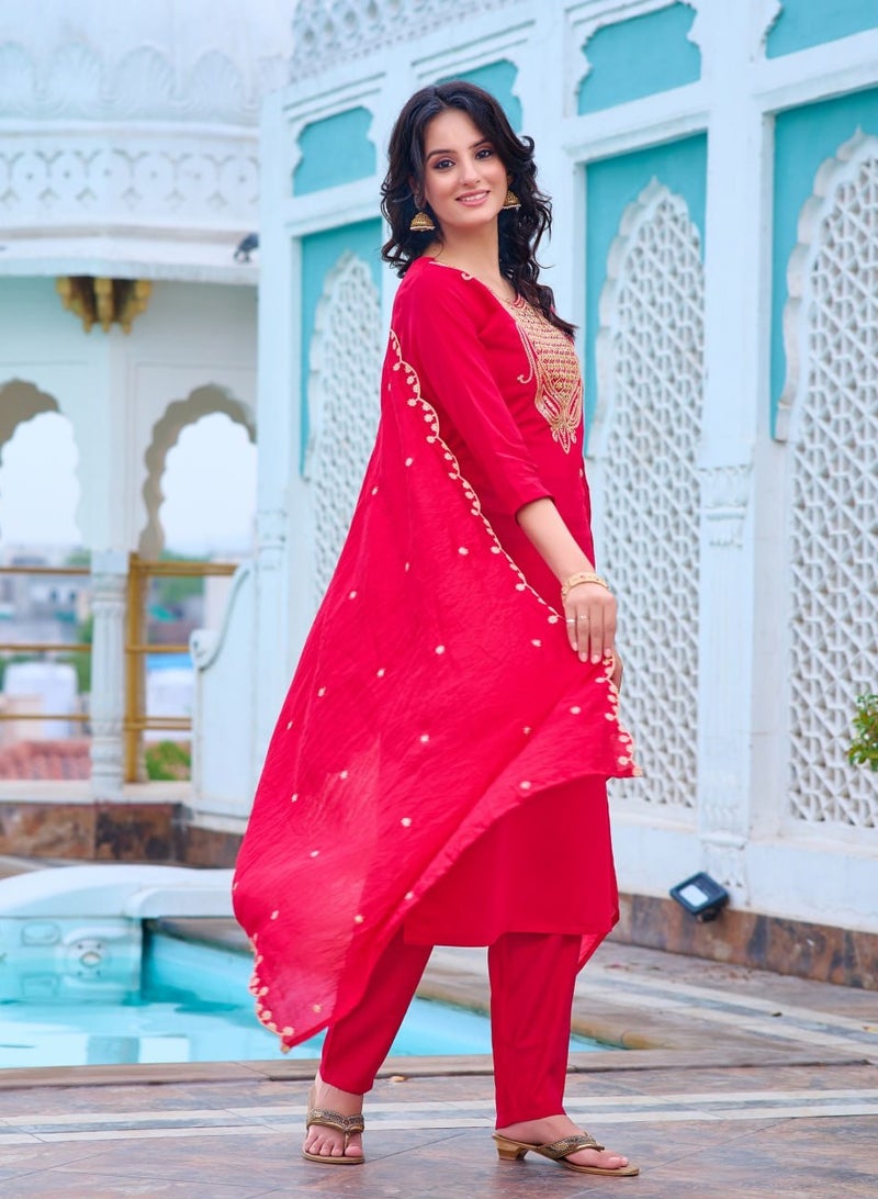 Women Designer Kurta with Pant and heavy embroidery Dupatta Set  - Image 5
