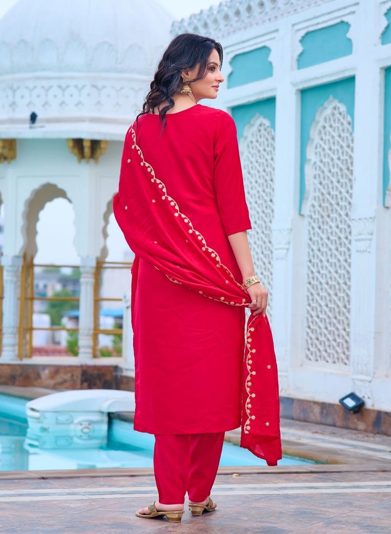 Women Designer Kurta with Pant and heavy embroidery Dupatta Set  - Image 3