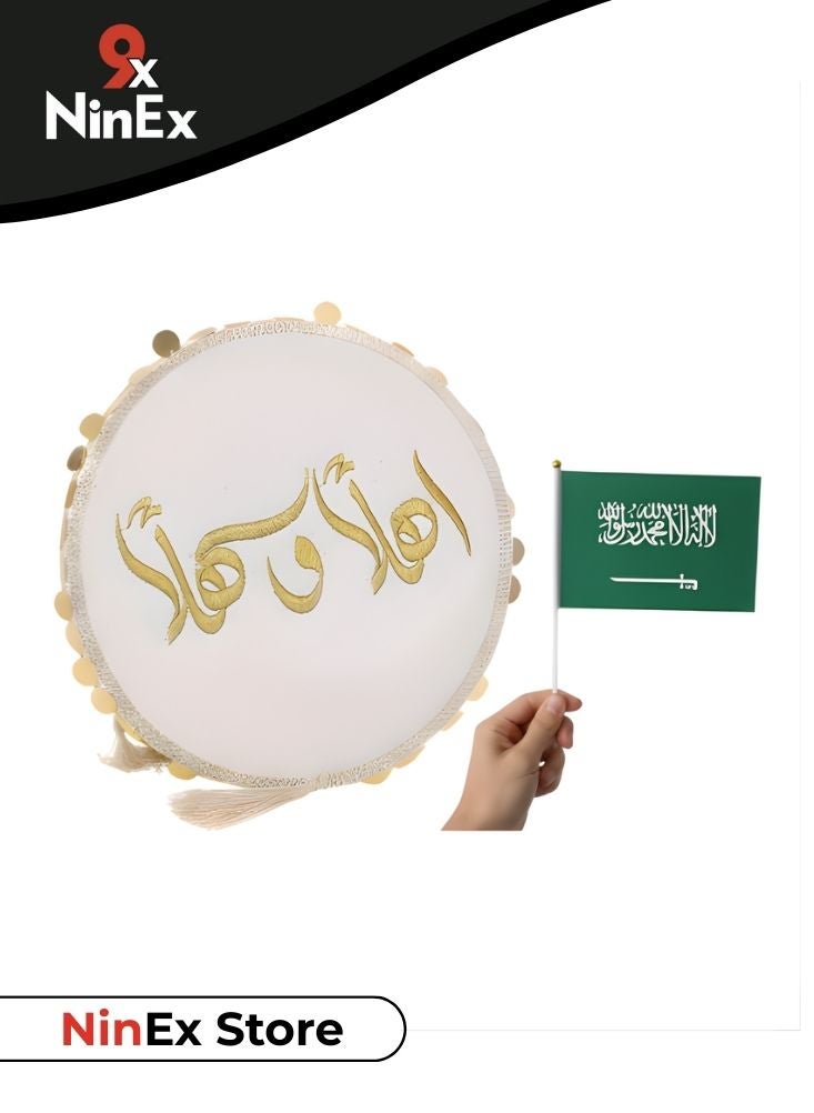 بريميم دف يدوي مزخرف بالخط العربي بمناسبة اليوم الوطني السعودي - طبلة تراثية تقليدية تحمل علم المملكة العربية السعودية للاحتفالات والمناسبات الثقافية - Image 1