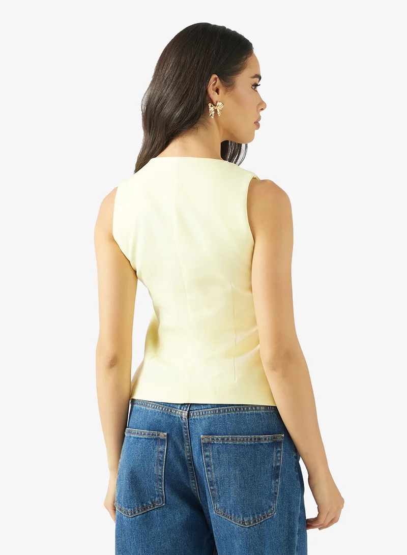 جينجر سترة بتفاصيل ذهبية