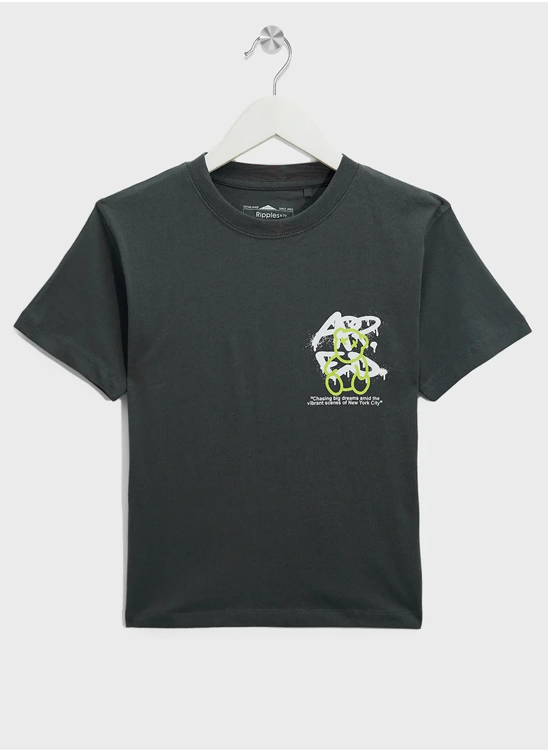 ريبلز مع نمشي Oversized T-Shirt & Shorts Set