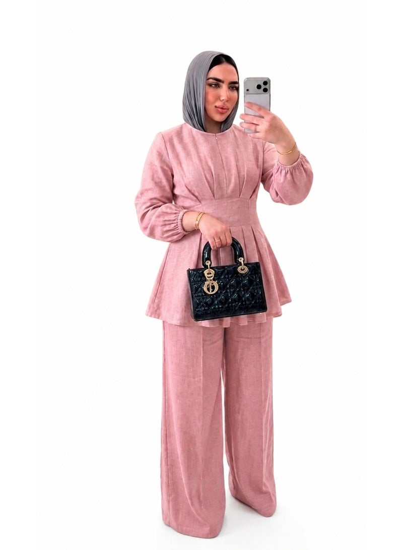 طقم سوت حريمي قطعتين كاجوال شيك  بلوزة ڤرونس بحركات مميزة + بنطلون وايد ليج  كتان فرنساوي معالج مستورد عالي الجودة  مقاس مناسب من 70 إ كجم – كود 214 باللون البينك - Image 1