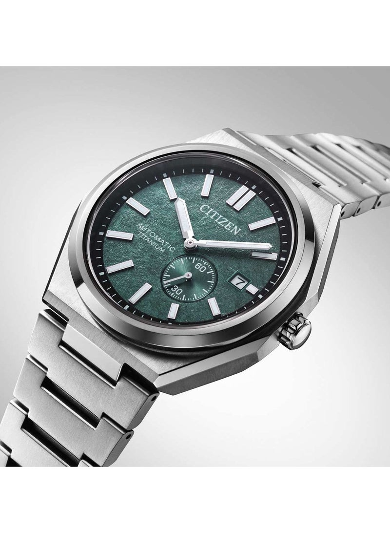 CITIZEN ساعة يد أوتوماتيكية للرجال من سيتيزن NJ0180-80X، قرص أخضر، سوار سوبر تيتانيوم، قرص ثواني صغير، كريستال ياقوتي، مقاومة للماء حتى 100 متر - Image 2