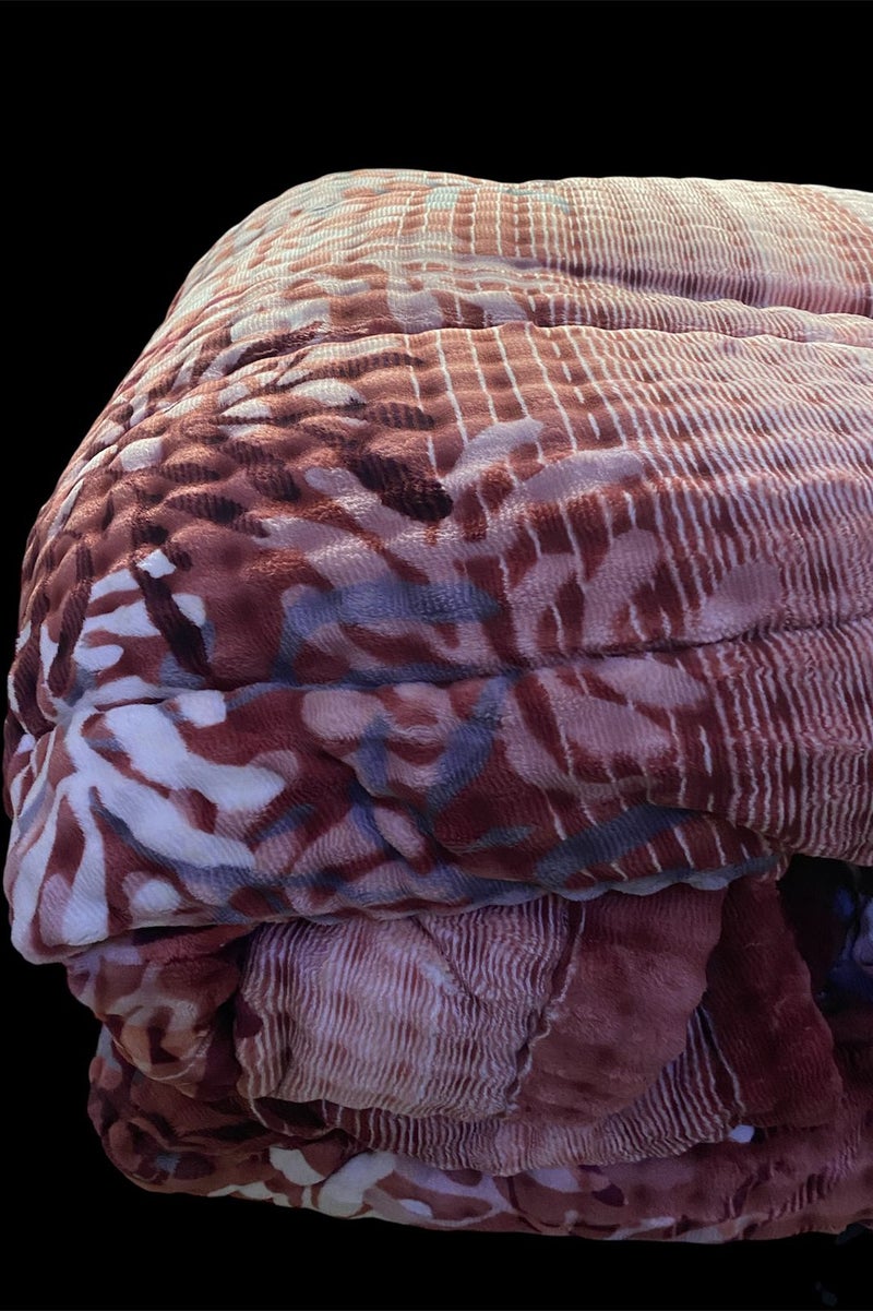 لحاف للسريرمقاس كبير دبل فيس _ طقم مكون من 3 قطع _ لحاف + 2 كفر مخده مقاس 50 * 70 سم ( وجه قطيفه ووجه فرو ) مناسب للهدايا وجهاز العرايس - Image 3