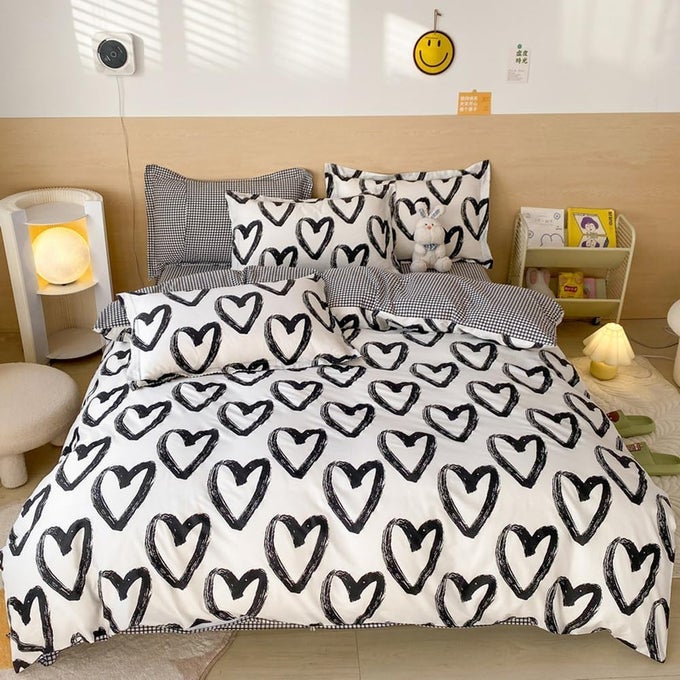 LOVE COMFORTER SETS FULL BLACK AND WHITE BEDDING COMFORTERS COTTON WOMEN GIRLS HEART SHAPED BED QUILTS BRUSH INK LOVE PATTERN QUILTS ADULTS GIRLS MODERN KAWAII BLACK WHITE DORM COMFORTERS