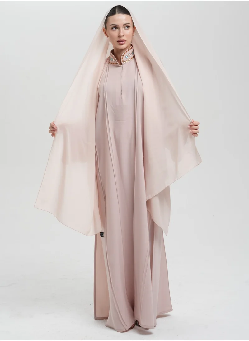 Meem by Mariyah Closed embellished abaya