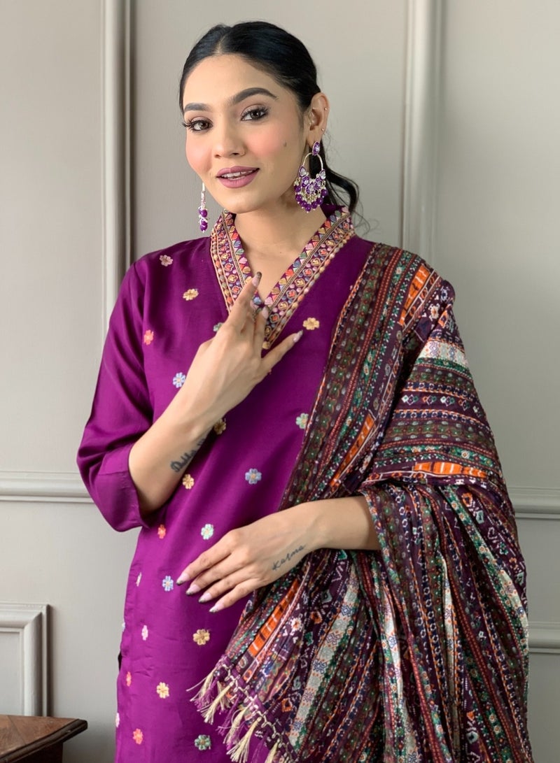 Women Viscose Chanderi M Kurta with pant and heavy embroidery dupatta set  - Image 4