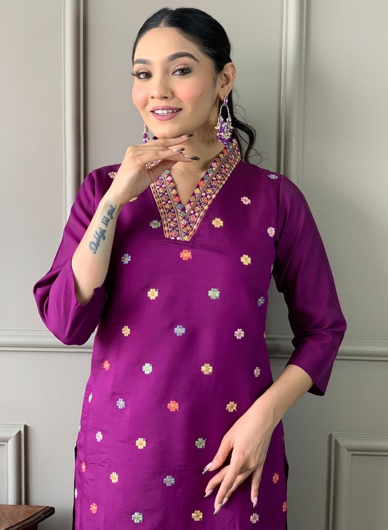 Women Viscose Chanderi M Kurta with pant and heavy embroidery dupatta set  - Image 3