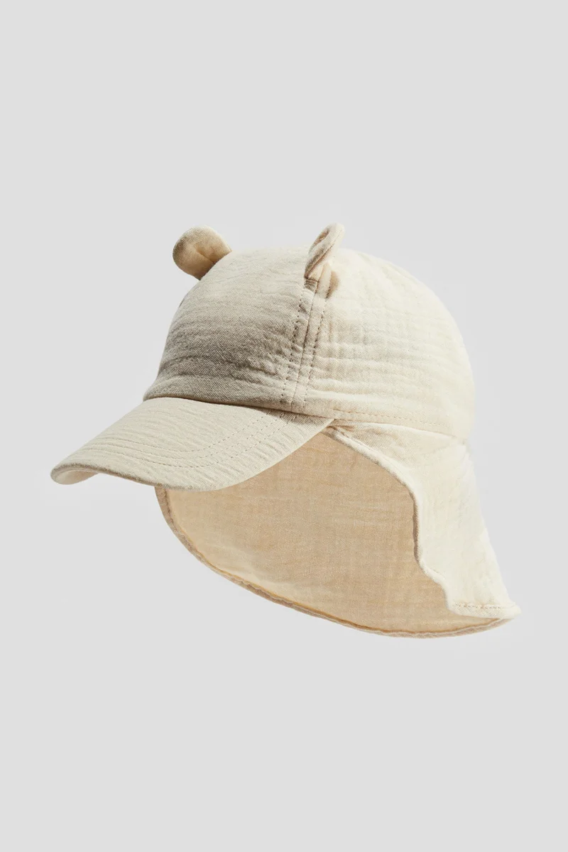اتش اند ام قبعة من الموسلين مزخرفة بتصميم أذنين