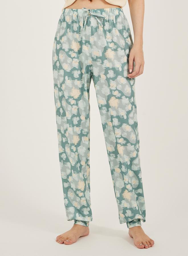 ستايلي طقم بيجامة بطبعات جرافيك وسروال قصير بطبعات زهور - Image 5