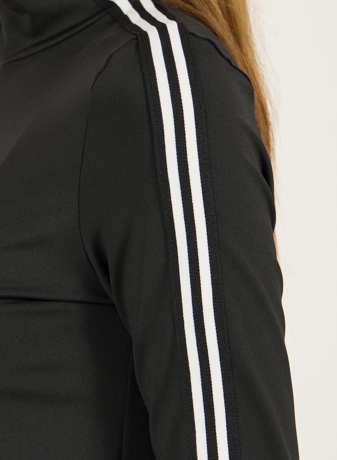 ستايلي اكتيف طقم رياضي 3 قطع - حمالة صدر رياضية مزدوجة بخطوط متباينة، جاكيت بأكمام مخصصة للإبهام، وسروال واسع - Image 4