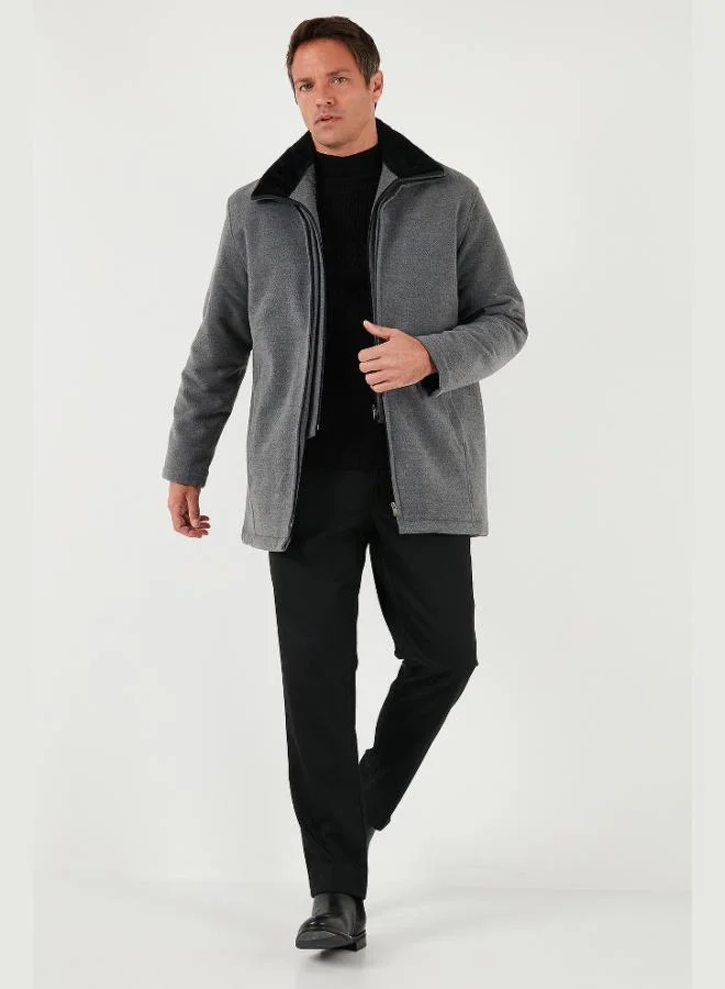 بوراتي معطف كشمير مبطن بتفاصيل وياقة فرو قابلة للإزالة بقصة ضيقة من بوراتي للرجال