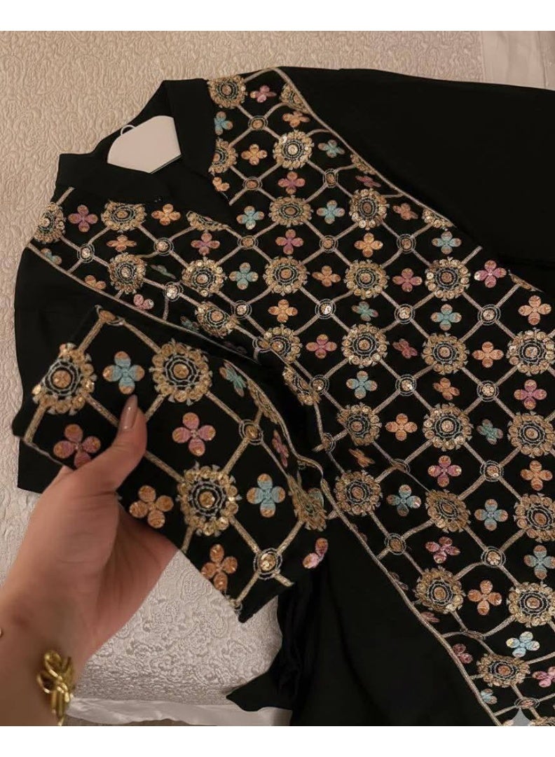 عباية حريمي سوداء مطرزة  تصميم أنيق بقصة مستقيمة  خامة كتان إسباني مستورد  للمحجبات  كود 6360مقاس 2: عرض 70 سم – مناسب حتى 120 كجم - Image 5