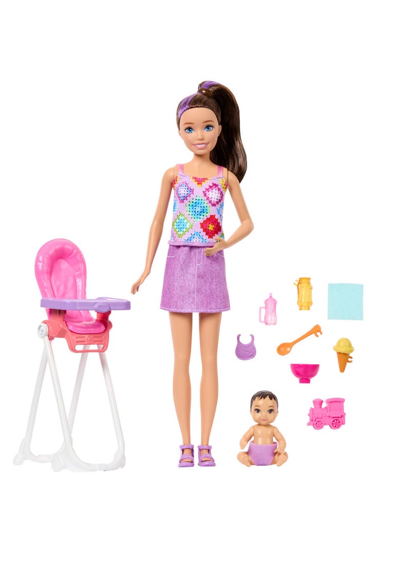 Barbie مجموعة ألعاب سكipper Babysitters Inc. مع دمية سمراء، دمية طفلة سمراء، كرسي عالٍ و 8 ملحقات بما في ذلك الطعام - Image 1