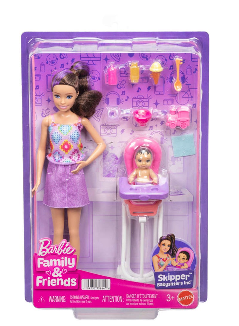 Barbie مجموعة ألعاب سكipper Babysitters Inc. مع دمية سمراء، دمية طفلة سمراء، كرسي عالٍ و 8 ملحقات بما في ذلك الطعام - Image 3