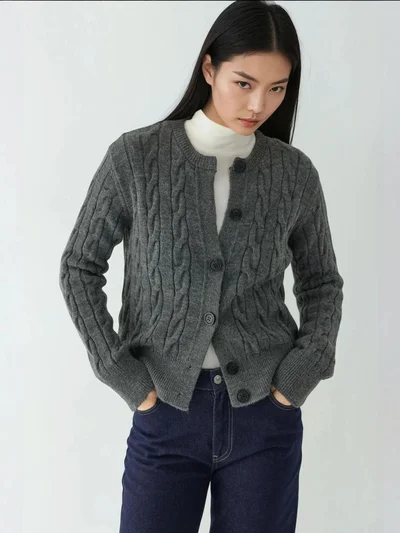 زوبعة كارديجان بأزرار بتصميم ضفيرة الشعر