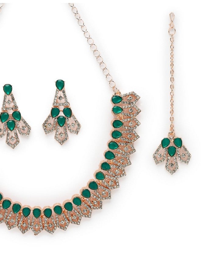 سوكهي طقم قلادة على شكل عظمة الترقوة من Sukkhi Fashionable AD بأحجار خضراء مع قرط وقلادة مانجتيكا | طقم مجوهرات للنساء (NS105558) - Image 2