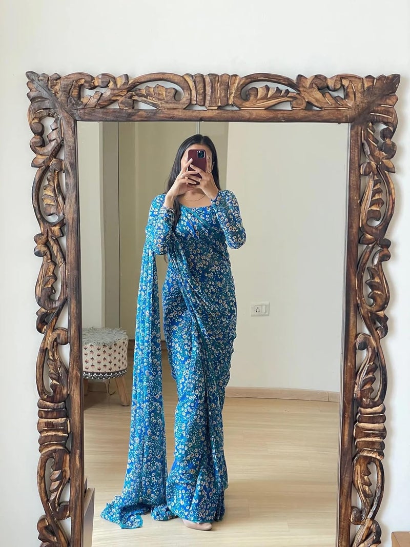 Sidhidata ساري سيدي داتا النسائي بلون أزرق سماوي من جورجيت مزخرف بأزهار مع قطعة بلوزة غير مخيطة - Image 4