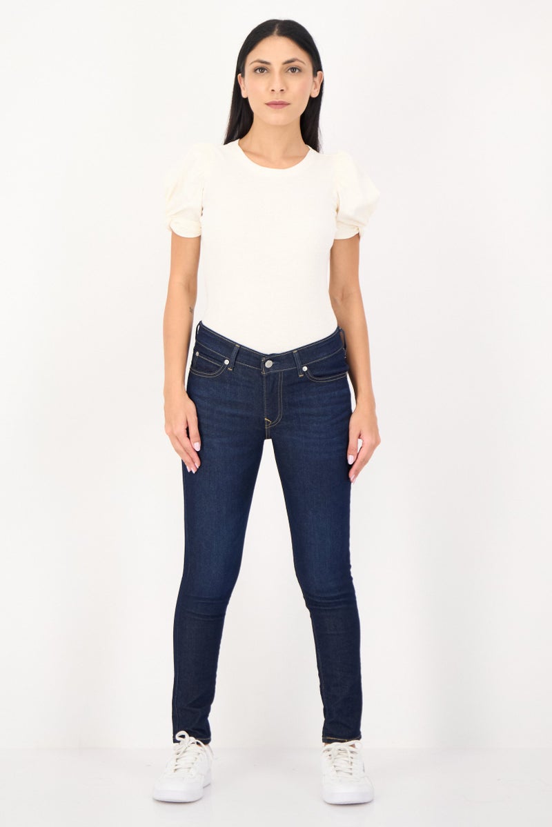 Levi's جينز نسائي ضيق مغسول قابل للتمدد، أزرق داكن - Image 4